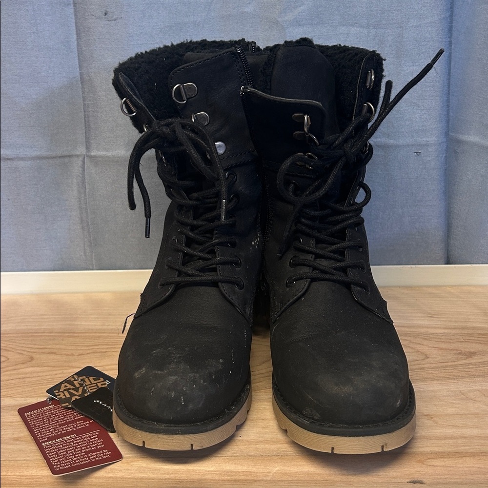 Riverland Héritage 2.0 Black Lace-Up Sherpa Collar Winter Boots with Tan Outsole - Picture 4 of 9